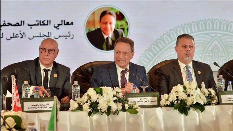 الكاتب الصحفي كرم