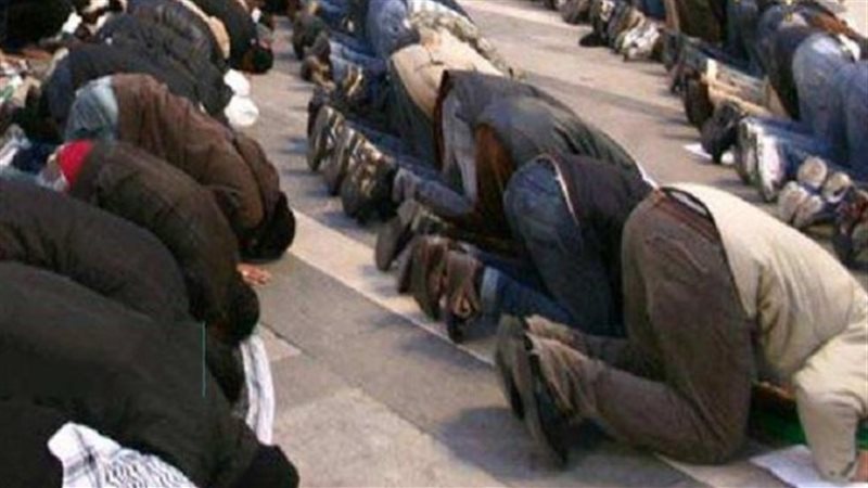 حكم الصلاة بالحذاء،