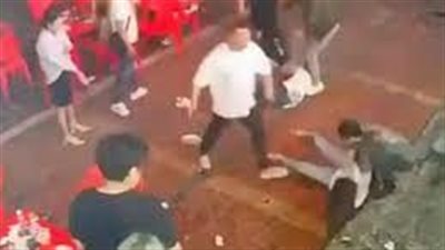 تحرش انتهى بعنف.. السجن لرجال ضربوا نساء بوحشية في الصين