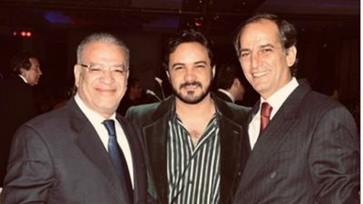  ظهرتلي عشان أصبح عليك.. صلاح عبد الله ينشر صورة قديمة تجمعه بـ هشام سليم 