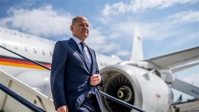 بحثا عن بديل للغاز الروسي.. المستشار الألماني يصل السعودية في جولة خليجية لمدة يومين 