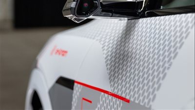 أودي تطلق أحدث سياراتها إي-ترون