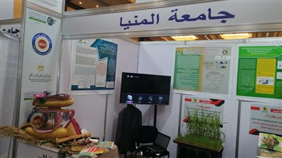 وزير التعليم العالي يطلع على نماذج المشروعات والأبحاث العلمية لجامعة المنيا