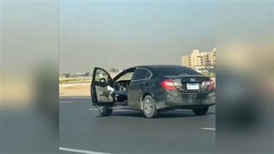 لحظة القبض على سائق مخدر الأيس المتهور بطريق السويس | فيديو