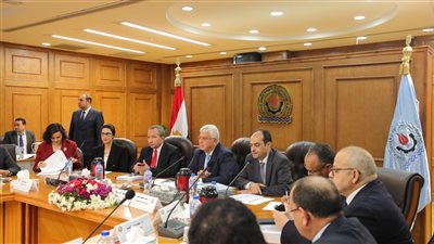 عاشور: الرئيس يدعم منظومة التعليم العالي والبحث العلمي 