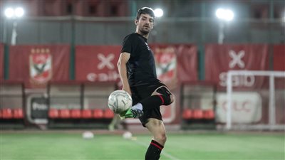 الأهلي يحسم موقفه من عرض سيراميكا لضم طاهر محمد
