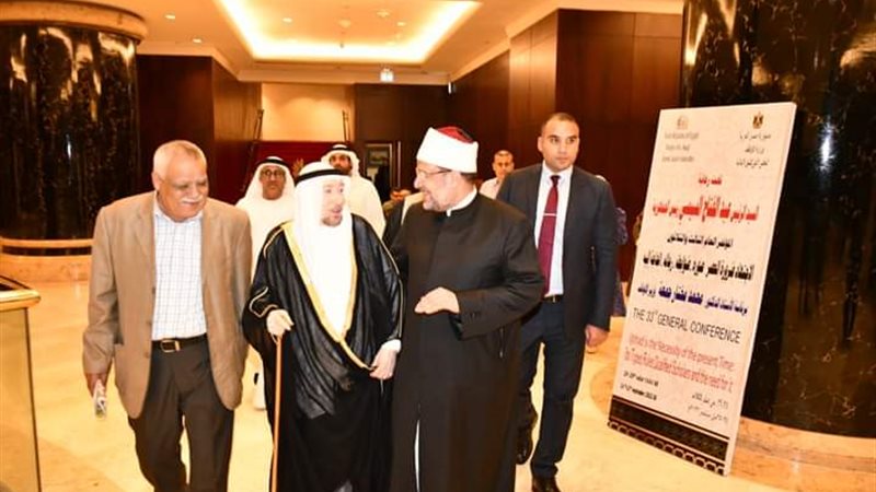 وزير الأوقاف يلتقي