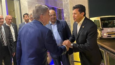 وزير الرياضة يُودع رئيس اللجنة الأولمبية الدولية بعد زيارته الرسمية لمصر