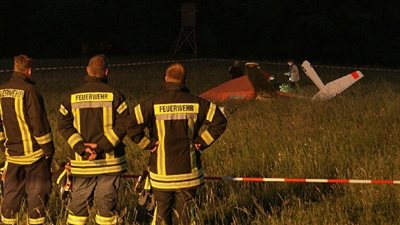 مصرع شخصين في حادث اصطدام طائرتين خفيفتين بألمانيا | صور