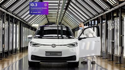 فولكس فاجن تدرس الدخول في شراكات عميقة لإنتاج بطاريات PowerCo الرياضية 