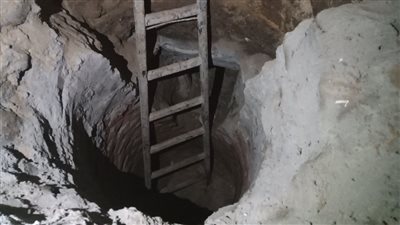 القبض على شخص أثناء التنقيب عن الآثار داخل منزله بالتبين