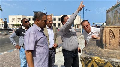 لجنة من السياحة والآثار تعاين مستنسخ تمثال رمسيس الثاني بمطروح | صور