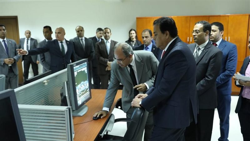 جانب من الزيارة وزير