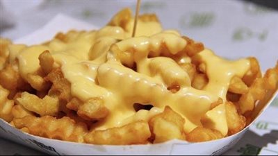 طريقة عمل البطاطس المقلية بالجبنة | فيديو