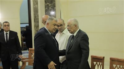 بدء عزاء زوجة طارق شوقي بمسجد المشير | صور 