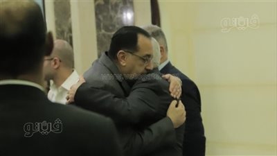 رئيس الوزراء يقدم واجب العزاء في زوجة وزير التعليم السابق | صور 