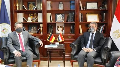 وزير السياحة والآثار يبحث مع السفير الألماني آليات زيادة الحركة الوافدة إلى مصر