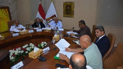 محافظ الوادي الجديد يعقد اجتماع مجلس إدارة هيئة تنشيط السياحة