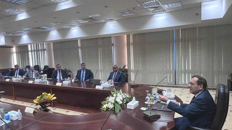 وزير البترول خلال