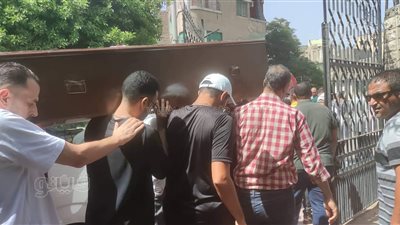 لحظة دفن نجم الزمالك محمد رفاعي بمقابر زين العابدين | فيديو وصور