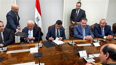توقيع عقود البدء في تنفيذ مشروع استاد المصري الجديد |صور