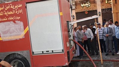 محافظ أسوان يتفقد آثار حريق شارع البصالى ويفتح شارع جانبي للسوق السياحى | فيديو