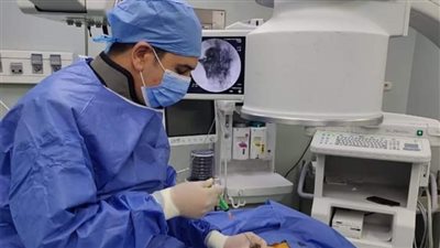الرعاية الصحية: بدء أول حالة حقن تداخلي لعلاج الألم بمجمع الشفاء الطبي