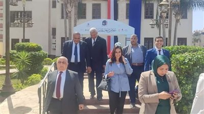 نائب محافظ البحيرة في جولة تفقدية بمعرض دمنهور للكتاب | صور