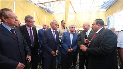 عاشور يؤكد ضرورة الالتزام بجودة تنفيذ مستشفى بنها الجامعي الجديد