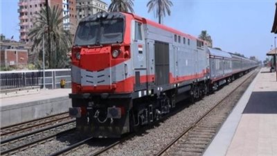 الاستعلام عن حالة شاب أصيب بعد سقوطه من القطار في العياط