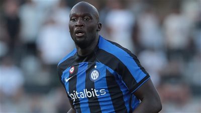 رغم تعافيه من الإصابة.. شكوك حول مشاركة لوكاكو في قمة الإنتر وروما 