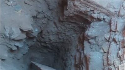 القبض على عامل بتهمة التنقيب عن الآثار بأسوان | صور