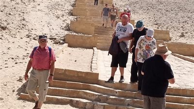 وفد سياحي من فرنسا وألمانيا يزور المناطق الأثرية بالمنيا