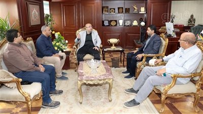 محافظ بني سويف يبحث آخر تطورات مشروع إنشاء مرسى سياحي شرق النيل