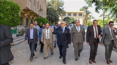 الخشت يتفقد استعدادات كليات جامعة القاهرة لاستقبال 260 ألف طالب