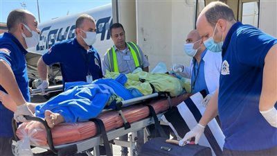 وصول الشاب المصري المريض من موزمبيق لاستكمال العلاج بالقاهرة | صور 