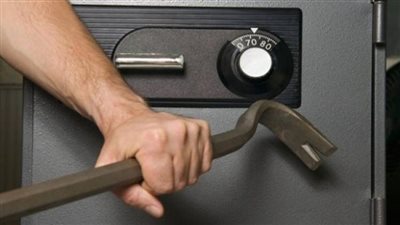 ضبط تشكيل عصابي تخصص في سرقة مساكن ومتاجر الظاهر