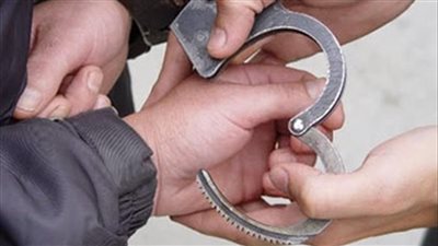 سائق يصدم شخصين بطريق الواحات، والأمن يتحفظ عليه