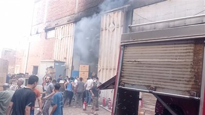 إصابة 6 أشخاص بحريق مصنع دراجات نارية في قليوب | صور