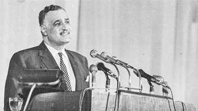 “لغة الجسد” في خطابات جمال عبد الناصر.. العواطف والجرأة طريقه إلى قلب الجماهير.. والصراحة وراء خلود “خطب الريس” 