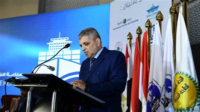 أسامة ربيع يستعرض استراتيجية قناة السويس في إدارة تحديات النقل البحري 