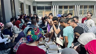 ما أحلى شبابك يا مصر.. إقبال كبير على معرض الكتاب بالمتحف المصري | فيديو وصور