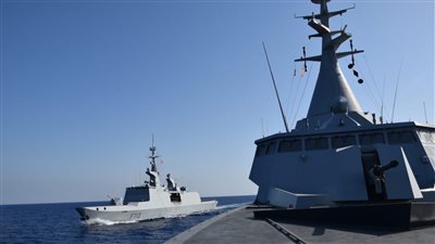 القوات البحرية المصرية والفرنسية تنفذان تدريبا بحريا عابرا بنطاق الأسطول الشمالي