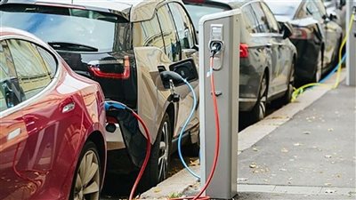 السيارات الكهربائية وتحدي الشحنة الواحدة، ماذا يؤرق قادة المركبات 