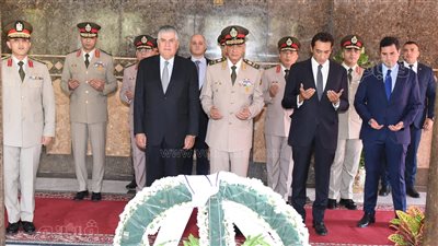 نيابة عن السيسي.. 5 صور ترصد مشاركة وزير الدفاع في إحياء ذكرى رحيل عبد الناصر 