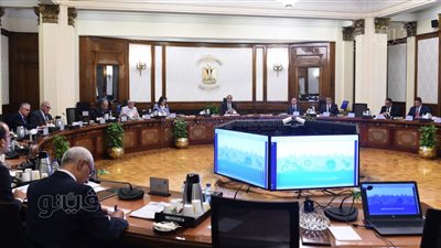 تفاصيل أول اجتماع للجنة العليا لصناعة السيارات.. مدبولي: توجيهات من الرئيس بإعطاء تطوير الملف أهمية قصوى