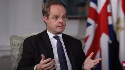 سفير بريطانيا بالقاهرة: اللي ملوش كرش ميسواش قرش.. وأحببت صلاح بسبب إنسانيته