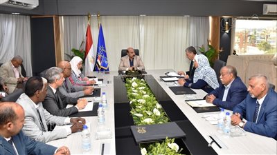 محافظ أسوان: استبعاد مديري المدارس المتقاعسين