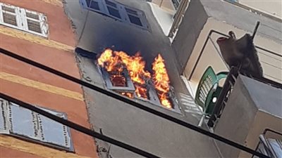 تفحم الأثاث.. السيطرة على حريق شقة سكنية بأسيوط 