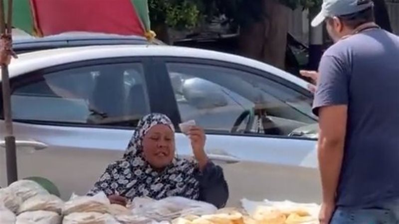 موقف مؤثر لبائعة